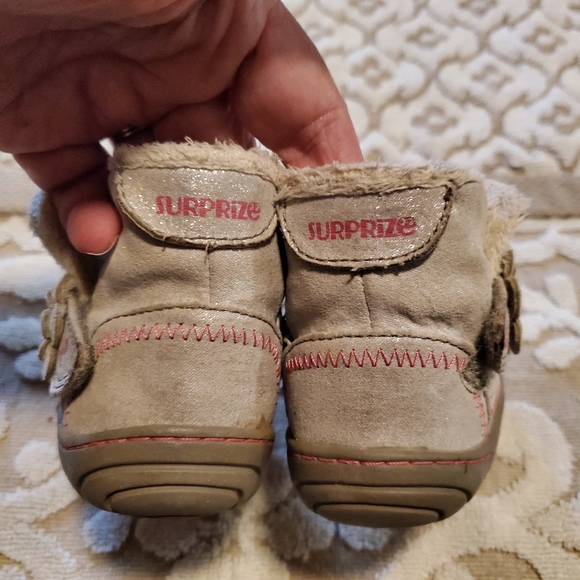 Stride Rite Surprize velcro boots with faux fur around top - Picture 4 of 6